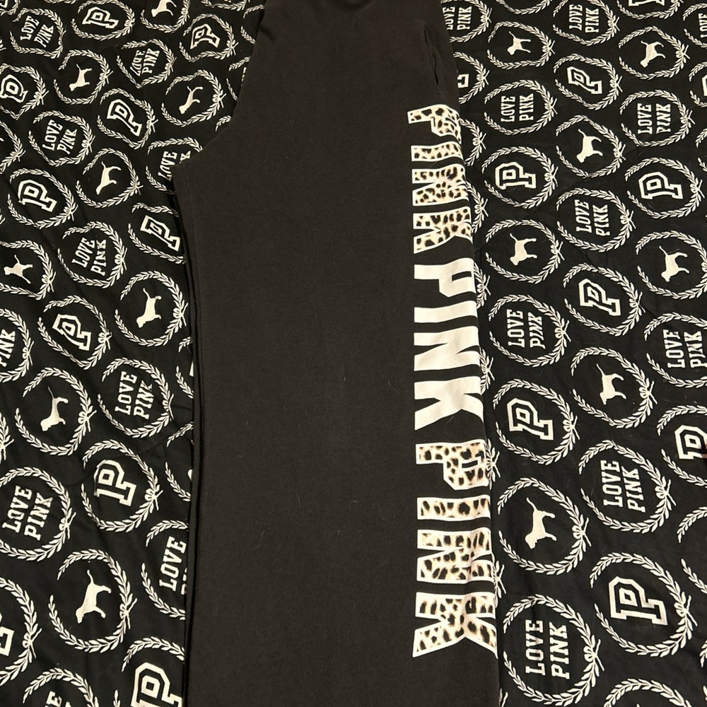VS Pink HTF Sweatp with Cheetah Print Logo Size Large